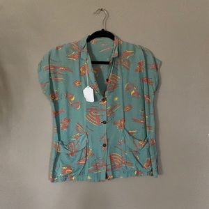 Vintage Hawaiian print button down blouse
